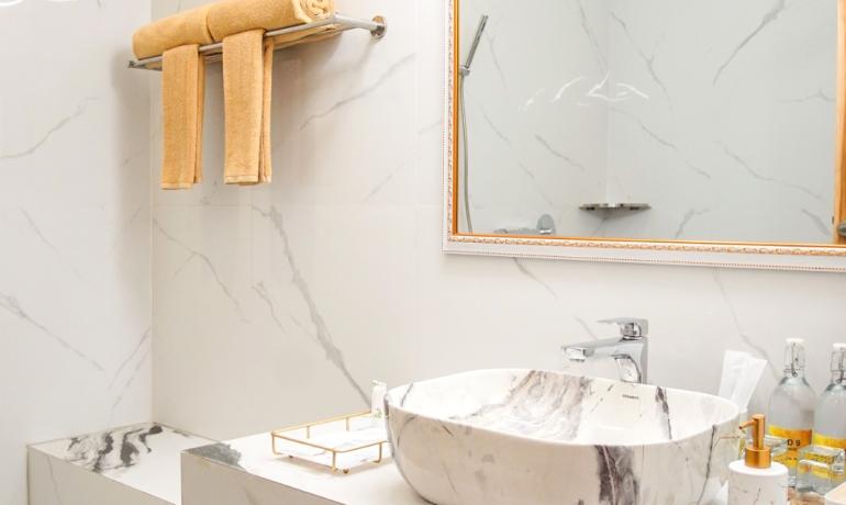 Pearl Art Room (Adult Only)