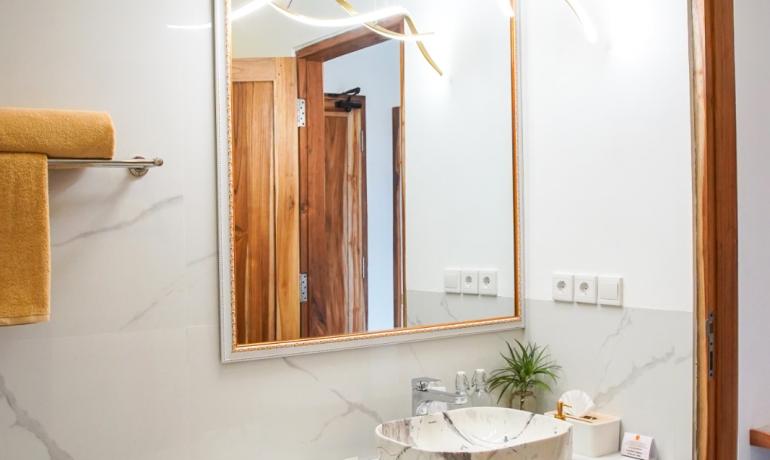 Pearl Art Room (Adult Only)